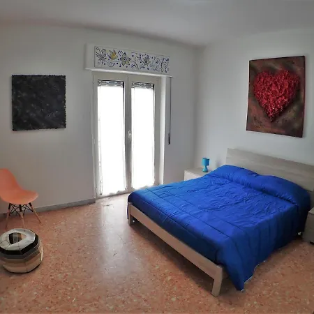 לינה וארוחת בוקר Art Centro 3*